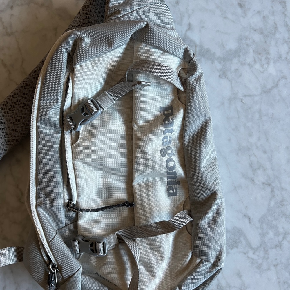 Patagonia Gray Sling Bag 8L - Picture 2 of 7